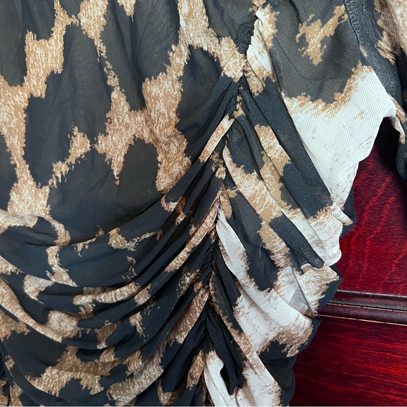 Ganni EUC Women’s Animal Print Sheer Ruched Top size XL - Picture 7 of 11